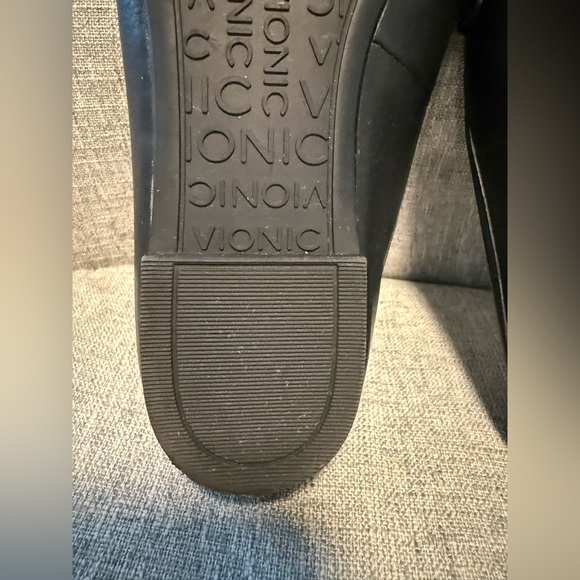 Vionic Adeline Black Leather Bit Loafers Size 7 EUC main image 4